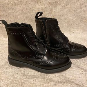 Delphine Doc Martens Sz 6